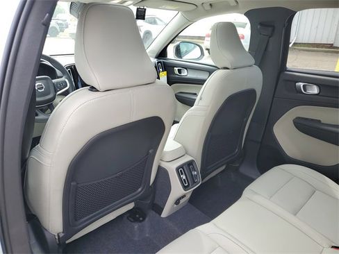 Used 2025 Volvo XC40 B5 Plus w/ Protection Package Premier image 20