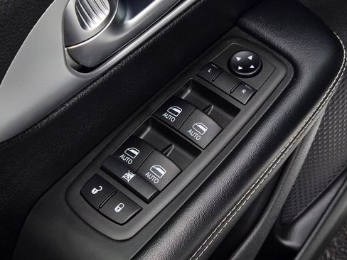 Used 2021 Chrysler Pacifica Touring-L w/ Uconnect Theater Family Group FWD image 39