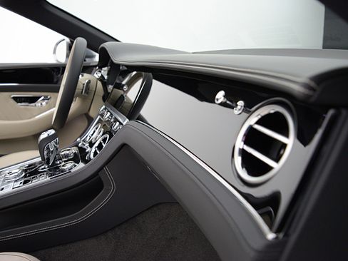 Used 2024 Bentley Continental GT image 36