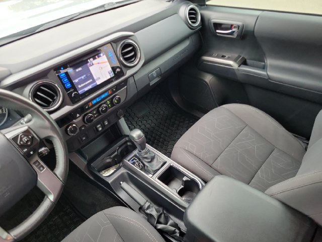Used 2018 Toyota Tacoma TRD Sport AWD/4WD image 29