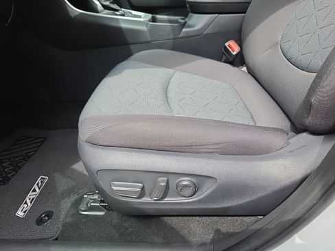 Used 2025 Toyota RAV4 XLE AWD/4WD image 19