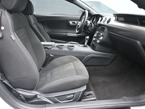 Used 2022 Ford Mustang GT w/ Black Accent Package RWD image 18