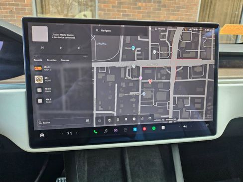 Used 2022 Tesla Model X image 41