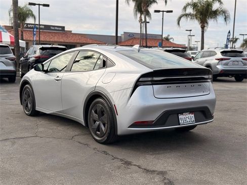 Used 2025 Toyota Prius Plug-In Hybrid image 8