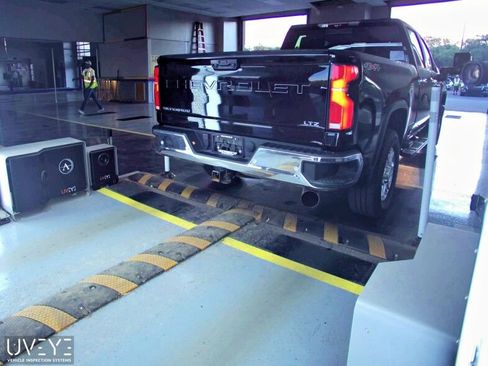 Used 2024 Chevrolet Silverado 2500 LTZ w/ LTZ Convenience Package AWD/4WD image 7