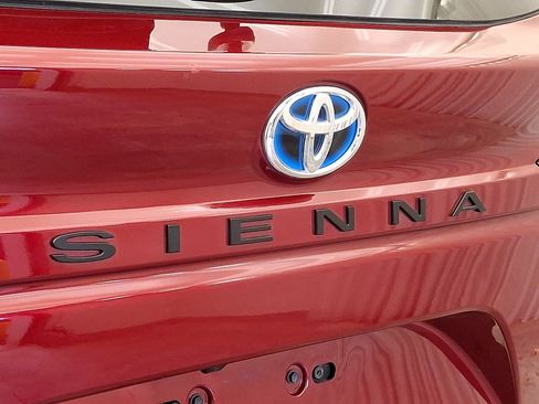 Used 2023 Toyota Sienna LE FWD image 27