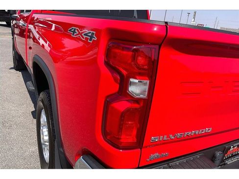 Used 2023 Chevrolet Silverado 2500 LTZ AWD/4WD image 31