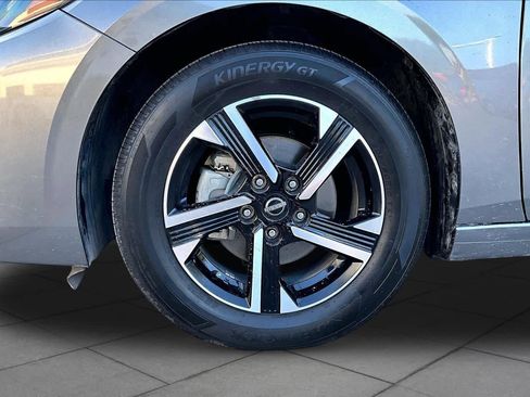 Used 2024 Nissan Sentra SV FWD image 11