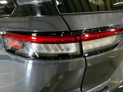 New 2025 Jeep Grand Cherokee Limited w/ Luxury Tech Group II image 19