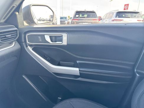 Used 2021 Ford Explorer XLT image 25