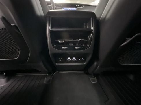 Used 2024 Jeep Grand Cherokee Limited w/ Black Appearance Package image 21