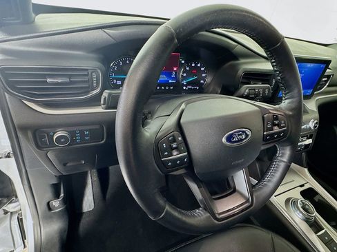 Used 2020 Ford Explorer XLT w/ Equipment Group 202A image 12