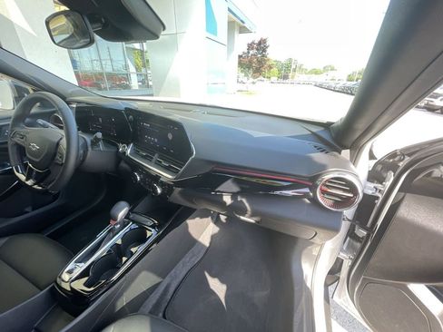 Certified 2025 Chevrolet Trax RS w/ Driver Confidence Package FWD image 28