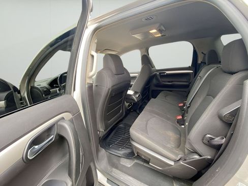 Used 2007 Saturn Outlook XE w/ Advanced Audio Pkg FWD image 29