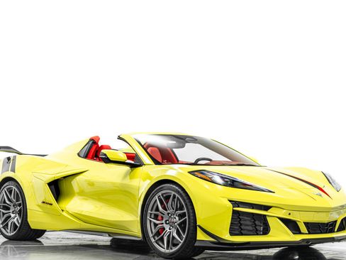 Used 2024 Chevrolet Corvette Z06 w/ Z07 Performance Package RWD image 33