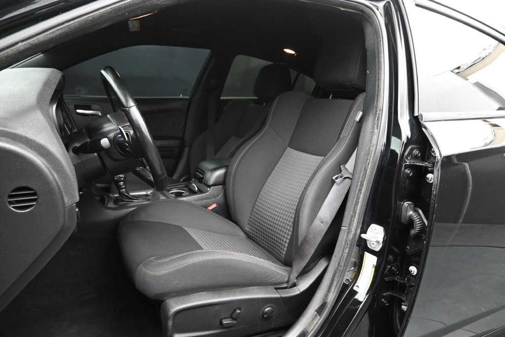 Used 2022 Dodge Charger R/T w/ Blacktop Package RWD image 2