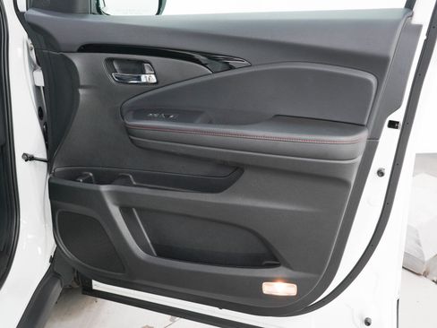 Used 2024 Honda Ridgeline Black Edition image 9