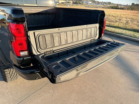 Used 2024 Chevrolet Colorado ZR2 w/ Technology Package image 24