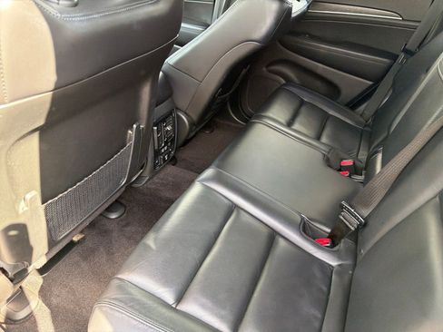 Used 2018 Jeep Grand Cherokee Limited image 21