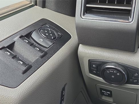 Used 2019 Ford F150 XLT image 17