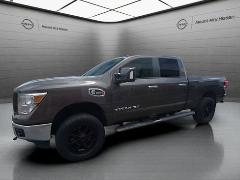 Used 2019 Nissan Titan SV AWD/4WD image 8