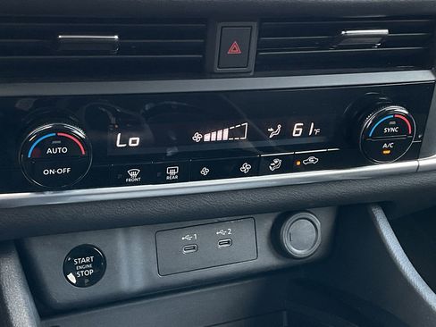 Used 2025 Nissan Rogue SV image 31