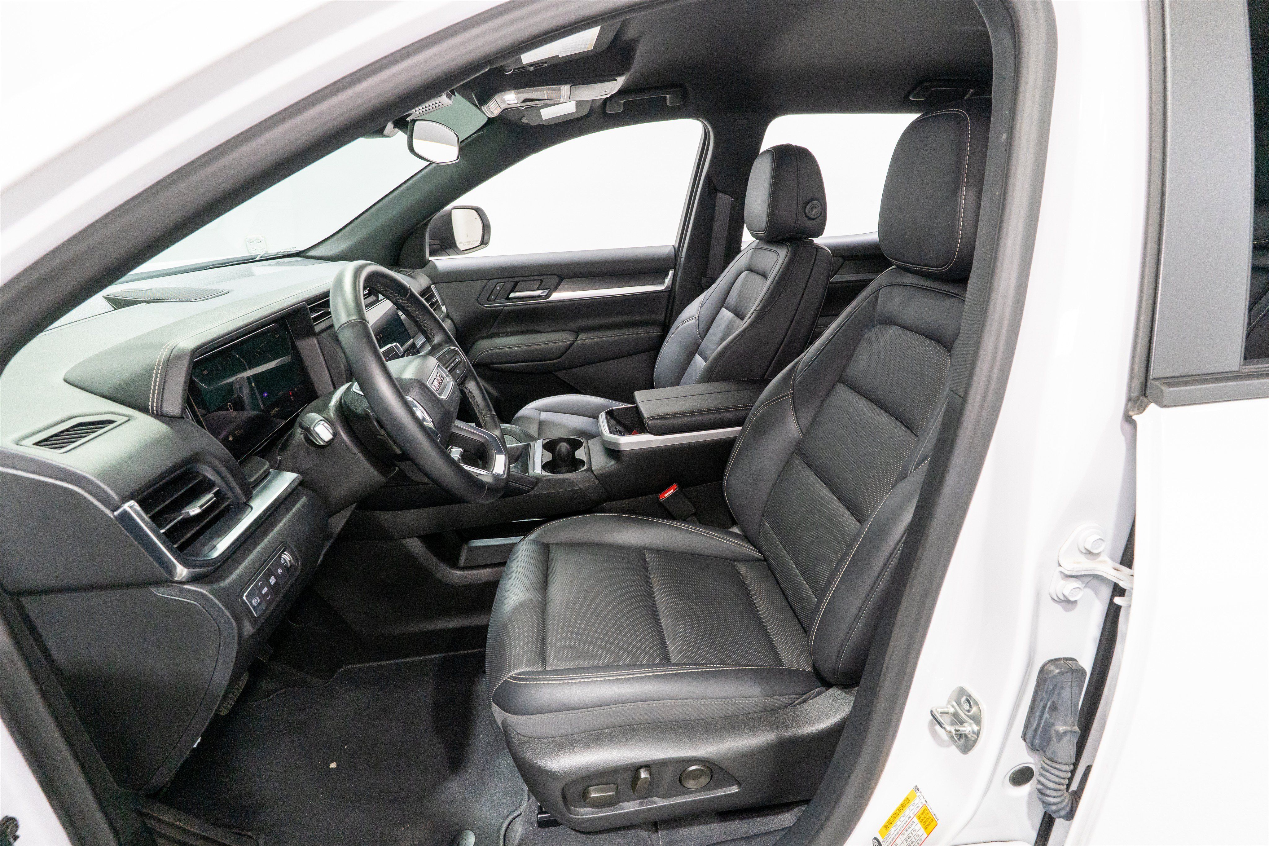 Used 2026 GMC Terrain Elevation w/ Elevation Premium Package FWD image 14