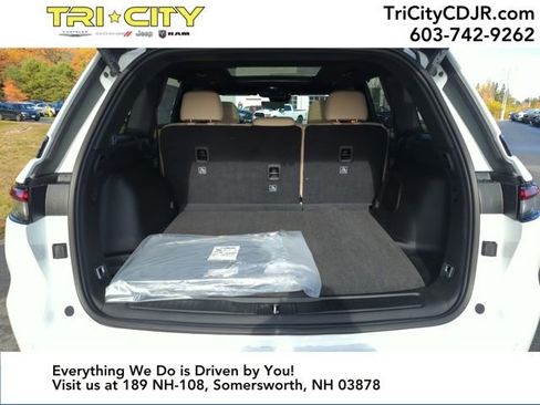 New 2025 Jeep Grand Cherokee Limited w/ Luxury Tech Group II image 22