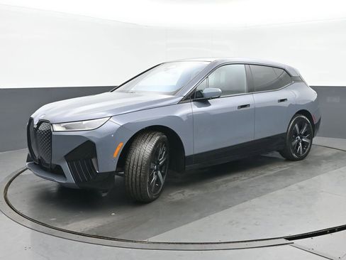 Used 2023 BMW iX xDrive50 w/ Sport Package image 7