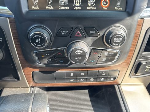 Used 2013 RAM 1500 Laramie w/ Convenience Group image 19