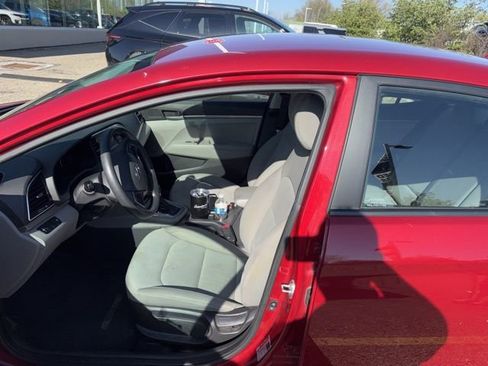 Used 2017 Hyundai Elantra SE image 5