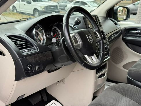 Used 2017 Dodge Grand Caravan SE w/ Power Window Group FWD image 19