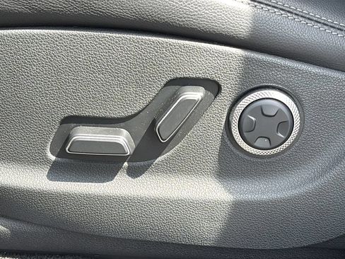Certified 2026 Genesis GV70 2.5T AWD/4WD image 19