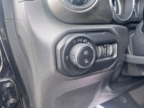 Used 2020 Jeep Gladiator Overland image 15