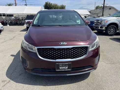 Used 2018 Kia Sedona LX FWD image 2