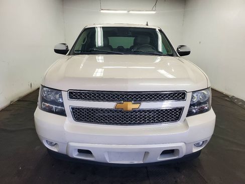 Used 2014 Chevrolet Tahoe LTZ RWD image 2