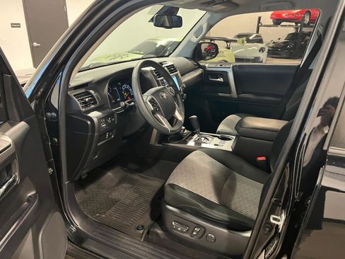 Used 2022 Toyota 4Runner SR5 AWD/4WD image 10