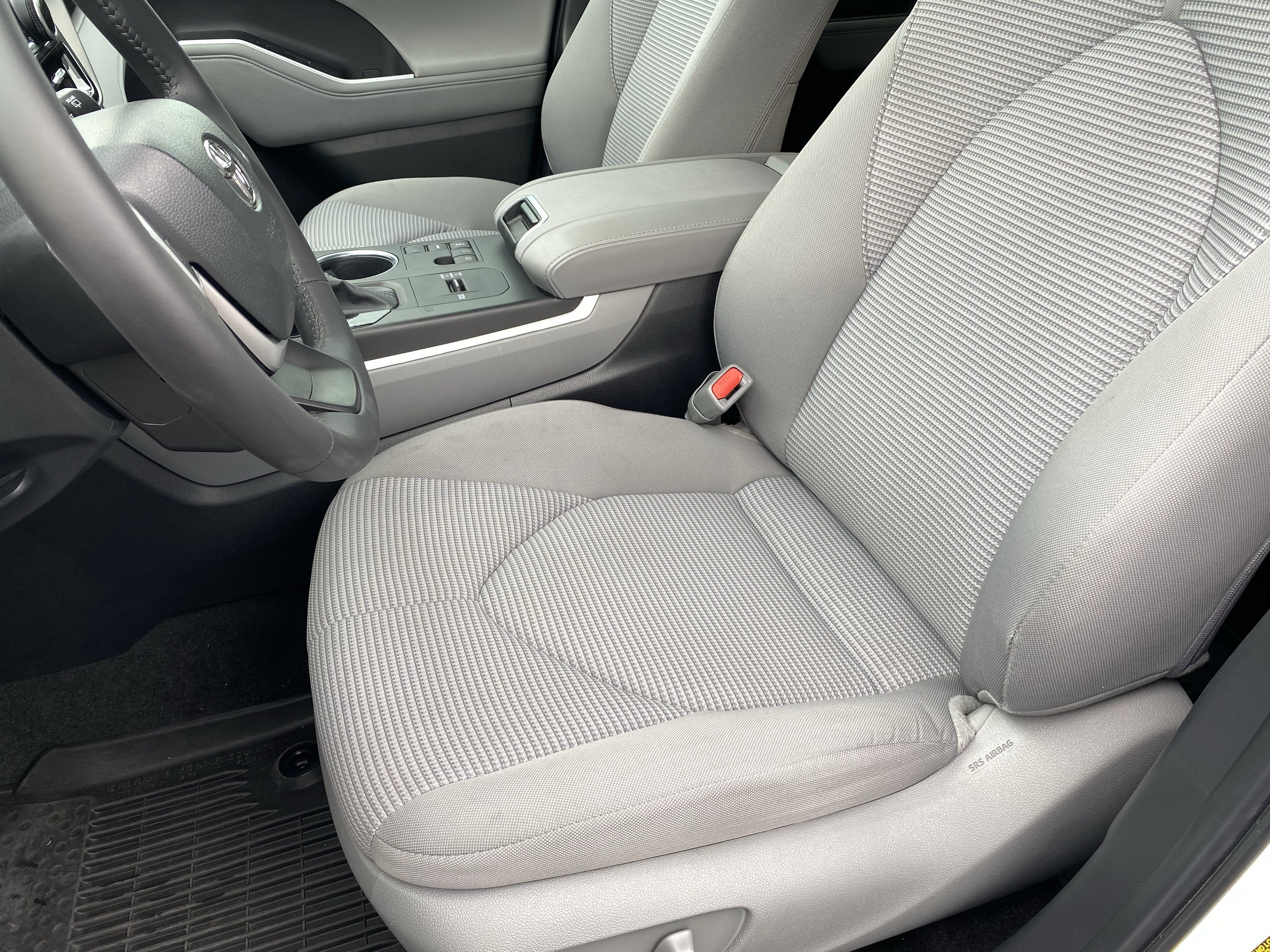 Used 2024 Toyota Highlander LE FWD image 19