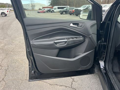 Used 2018 Ford Escape SE image 16