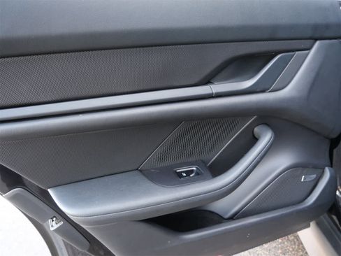 Used 2021 Porsche Taycan image 11