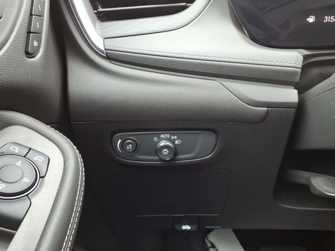 Certified 2025 Buick Encore GX Avenir w/ Avenir Convenience Package AWD/4WD image 13