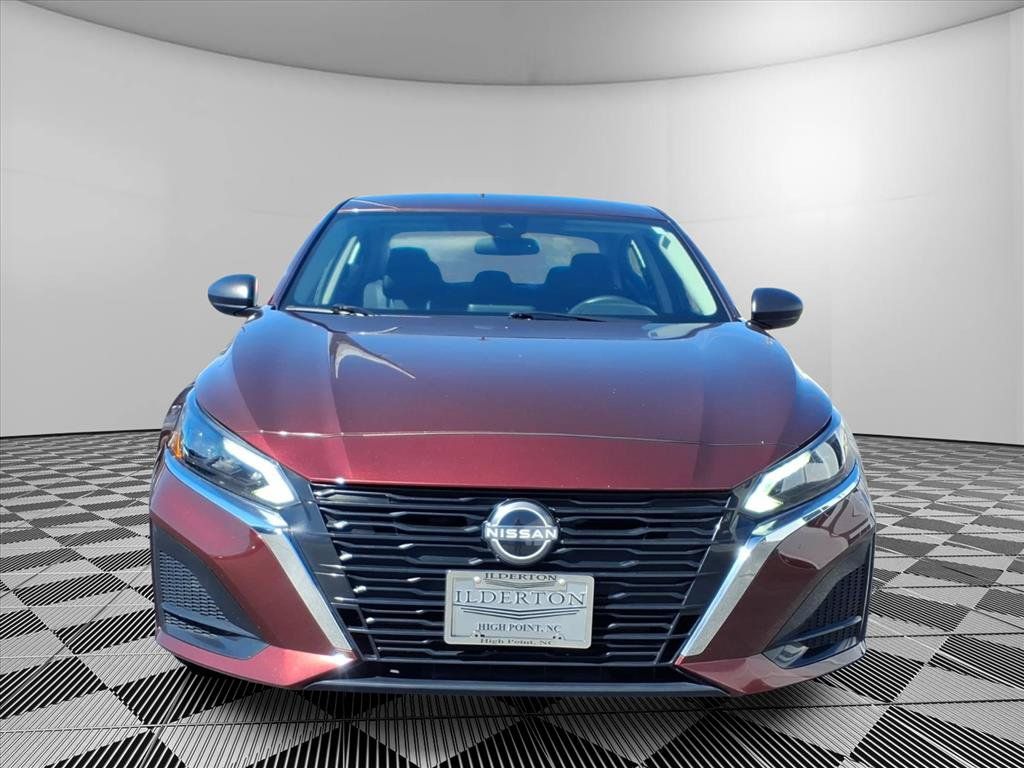 Used 2025 Nissan Altima 2.5 SV AWD/4WD image 2
