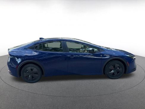 Used 2025 Toyota Prius LE image 16