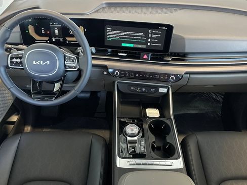 New 2026 Kia Carnival EX FWD image 13