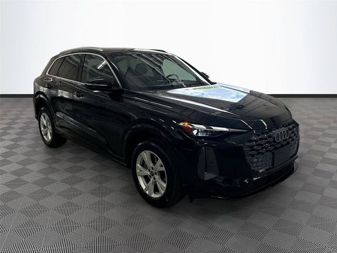 Certified 2025 Audi Q5 Premium w/ Convenience Package AWD/4WD image 2