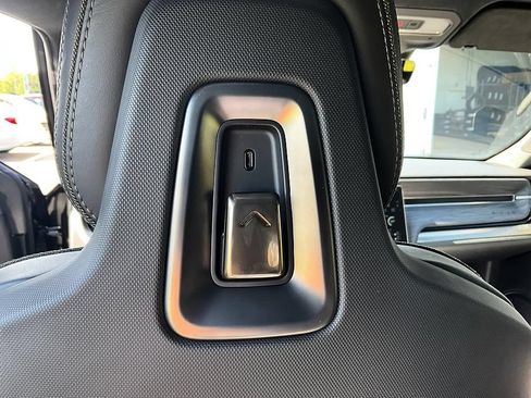 Used 2023 Rivian R1S Adventure AWD/4WD image 36