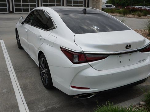 Used 2025 Lexus ES 350 w/ Premium Package FWD image 8