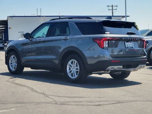 Used 2026 Ford Explorer Active w/ Active Comfort Package RWD image 2