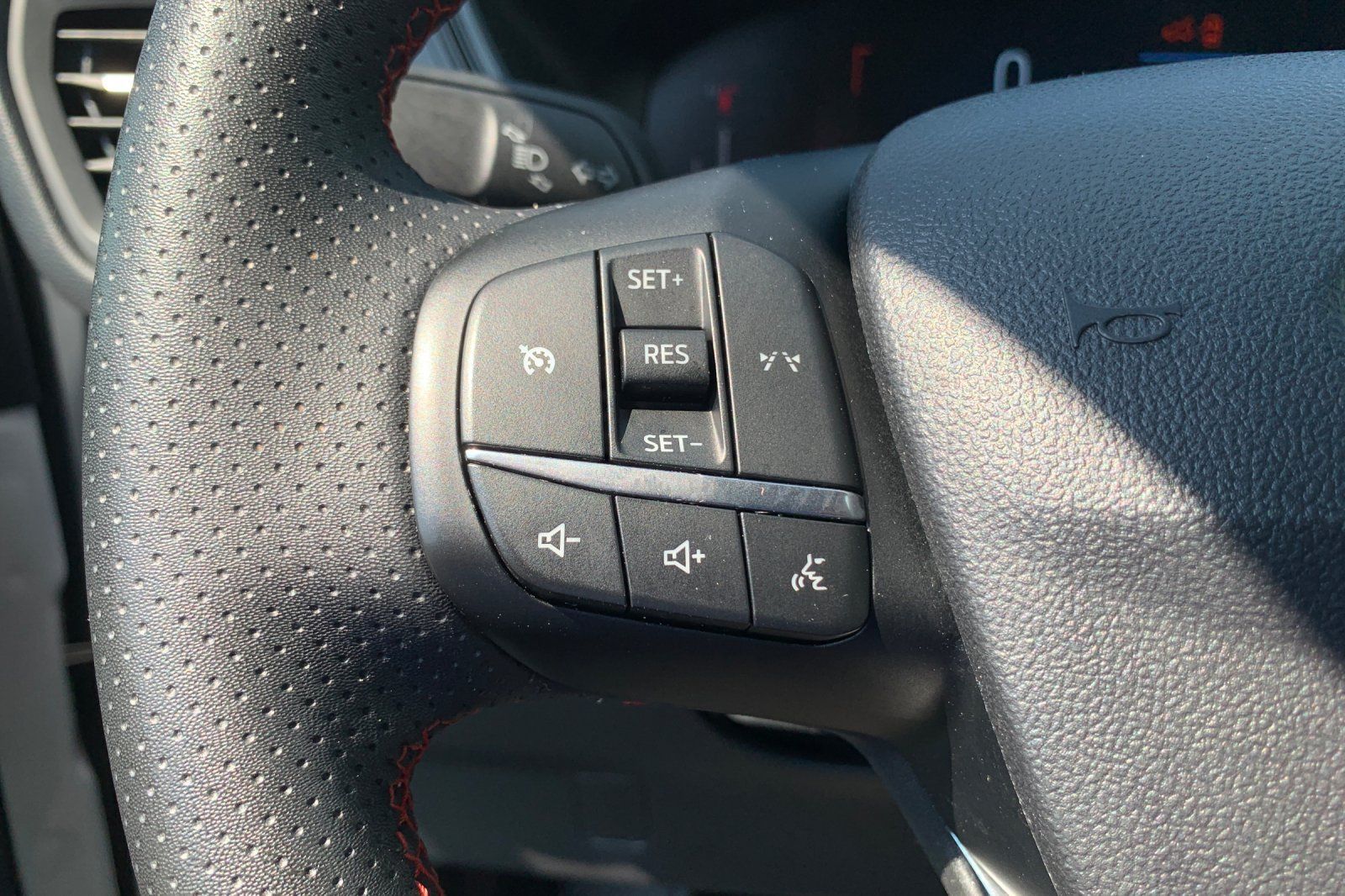 Used 2025 Ford Escape ST-Line FWD image 30