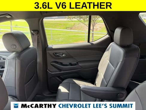 Used 2023 Chevrolet Traverse LT FWD image 40